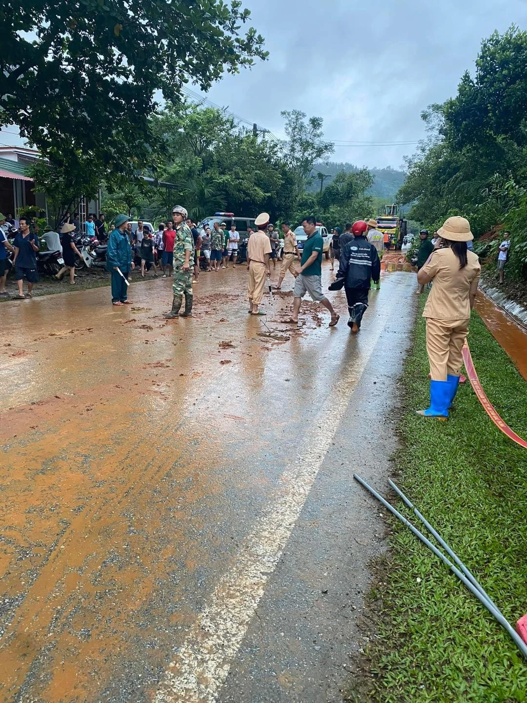 Hà Giang: Người livestream, cảnh báo vụ sạt lở QL2 đã qua đời trước khi tìm thấy - Hình 4