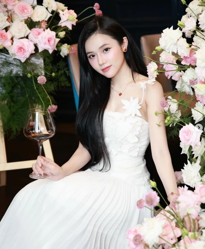 Tình mới của Xemesis: gia thế khác xa, lớp 9 đã làm 1 điều, phát ngôn chuẩn - Hình 4