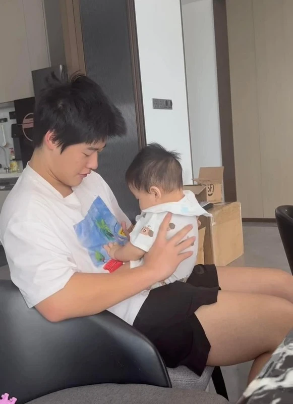 Tôn Bằng mừng sinh nhật con trai chung với Hằng Du Mục, ngỡ ngàng cách xưng hô - Hình 10