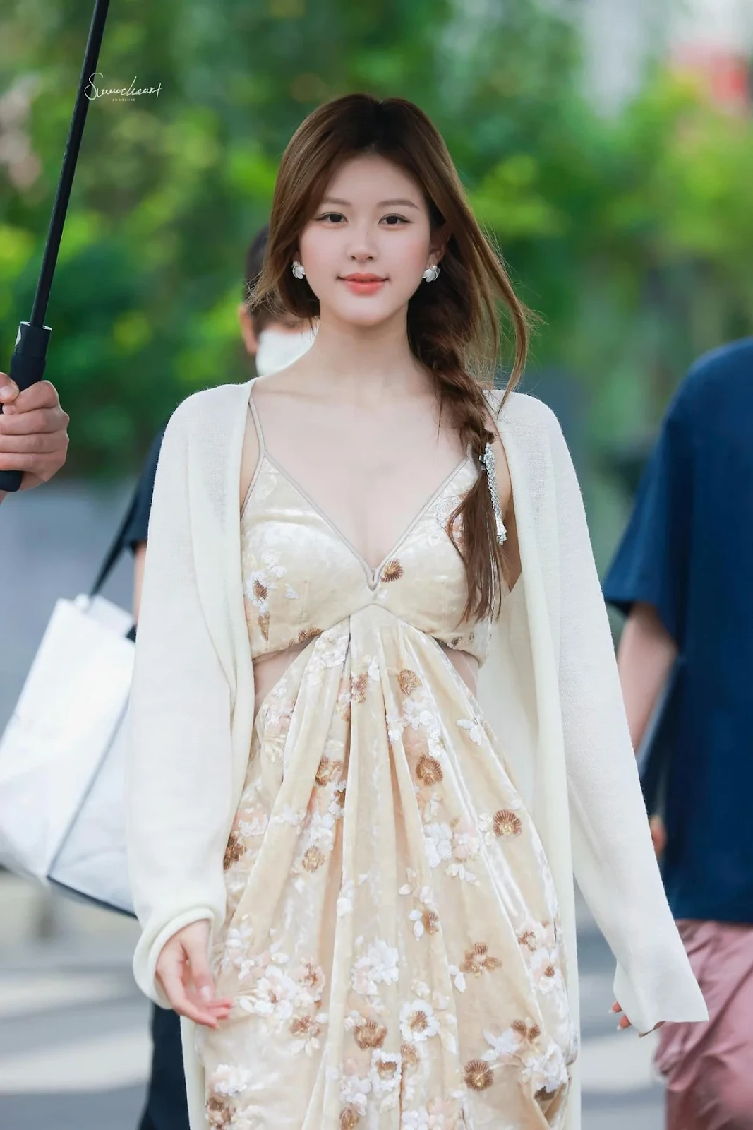 Triệu Lộ Tư bị tình cũ Dương Tử vượt mặt, gặp sự cố lung lay vị trí trong Cbiz - Hình 10