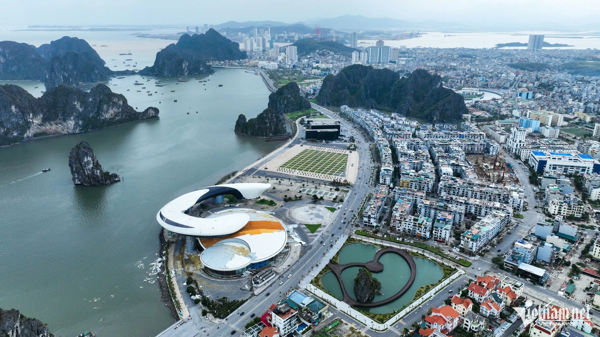 Biểu tượng nghìn tỷ của Hạ Long hư hại nặng sau bão Yagi - Hình 1