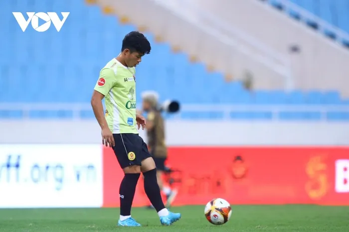 Cầu thủ Thái Lan giật mình khi gặp vị khách không mời mà đến - Hình 9