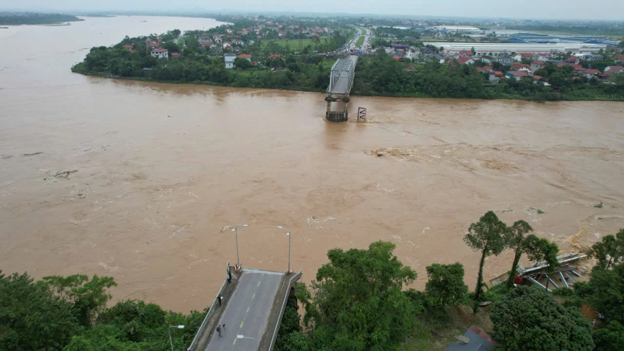 Chờ đợi phép màu đến với nạn nhân vụ sập cầu Phong Châu - Hình 4