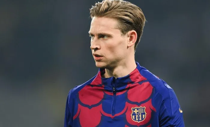 De Jong khiến Barca khó xử - Hình 1