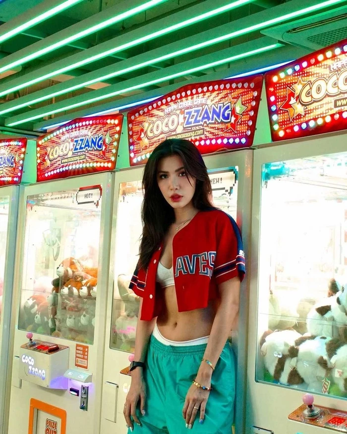 Minh Tú dạo này chơi trội, dù diện mốt cũ nhưng vẫn slay hết nấc - Hình 1
