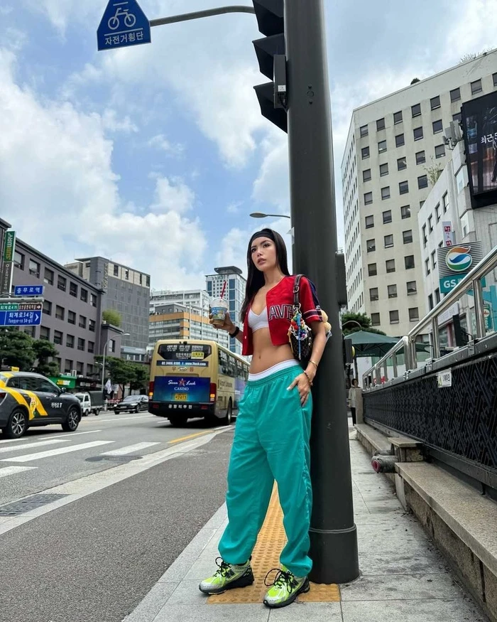 Minh Tú dạo này chơi trội, dù diện mốt cũ nhưng vẫn slay hết nấc - Hình 2