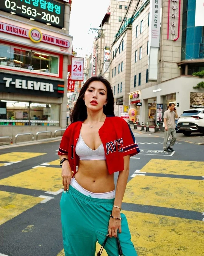 Minh Tú dạo này chơi trội, dù diện mốt cũ nhưng vẫn slay hết nấc - Hình 4