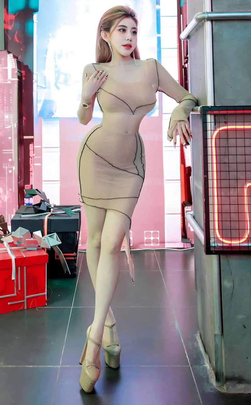 Ngắm đường cong nảy lửa của hot girl Sài thành - Hình 6