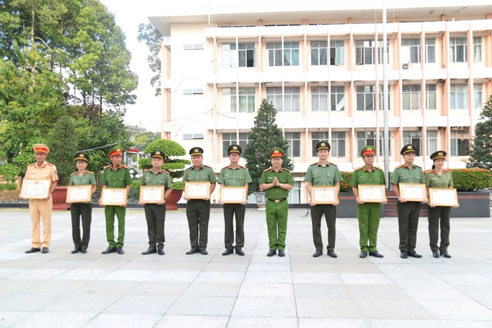 Ngăn chặn hàng nóng trôi nổi - Hình 1