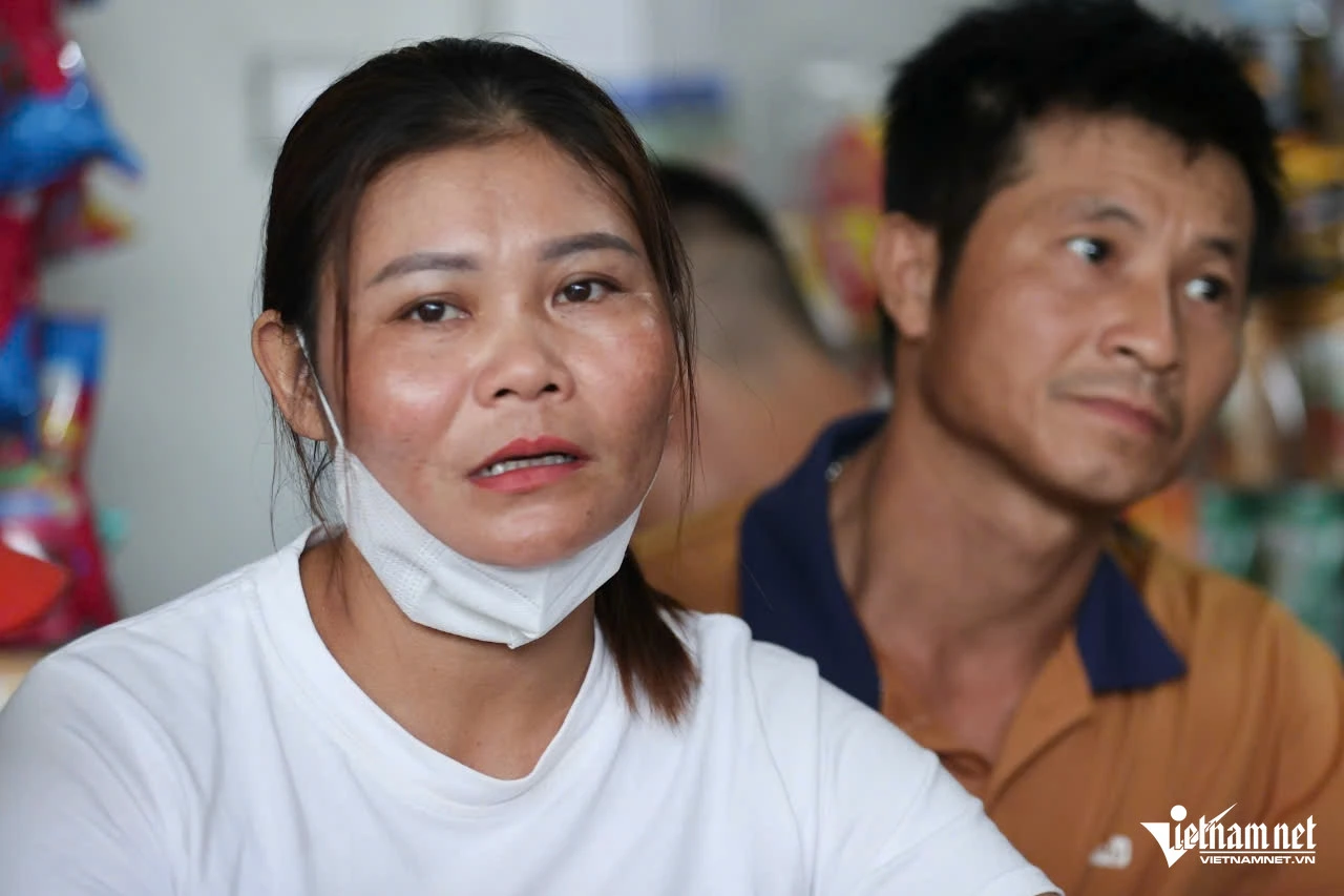 Nhói lòng cảnh ngóng tin bố mẹ, chồng, cháu mất liên lạc vụ sập cầu Phong Châu - Hình 1
