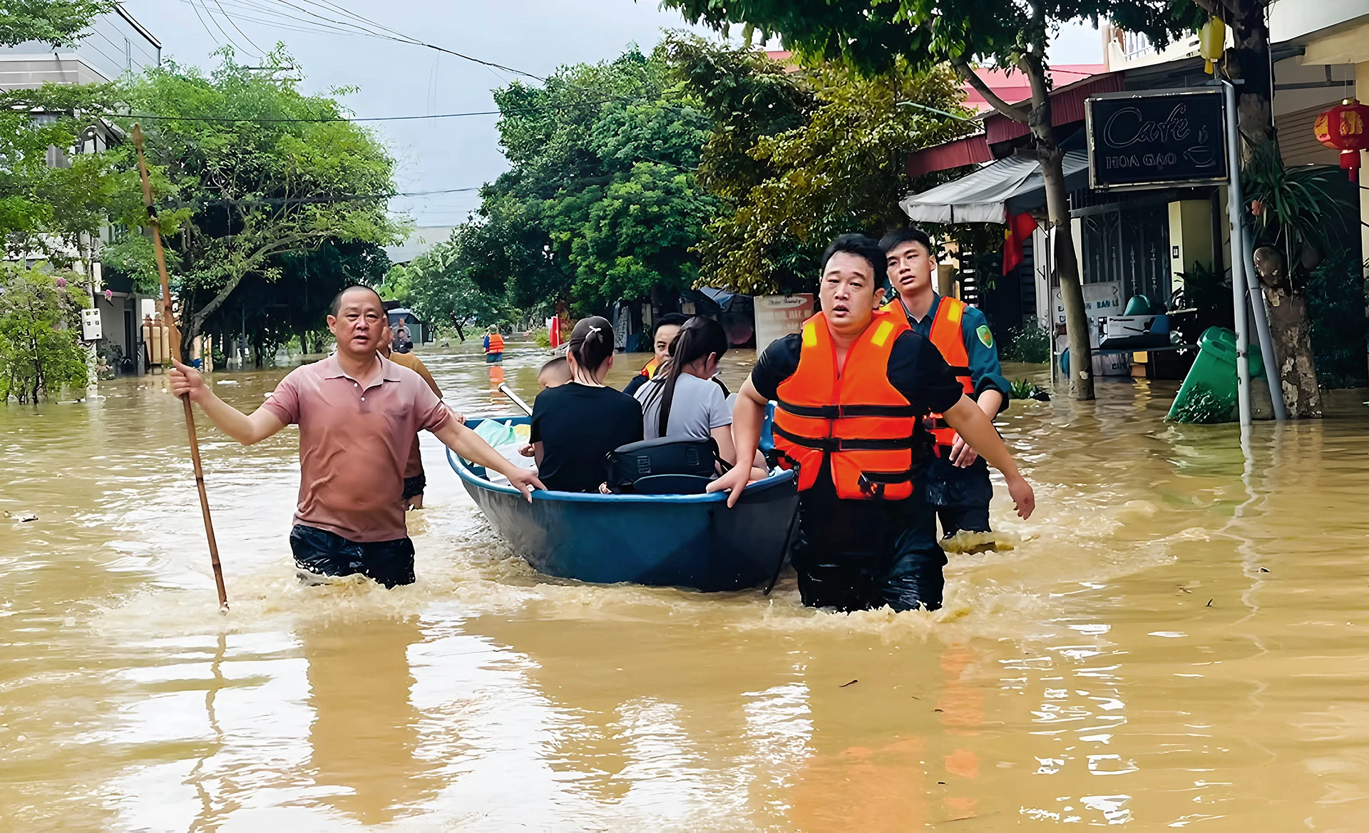 Nước lũ sông Cầu dâng cao, TP Thái Nguyên bị ngập lụt - Hình 7