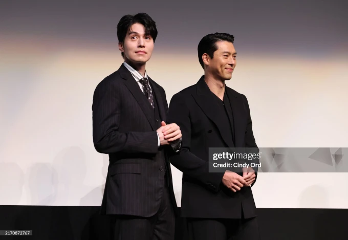 Ông chú cực phẩm Hyun Bin - Lee Dong Wook chung khung hình đại náo LHP, nhưng sao ông xã Son Ye Jin tuột dốc thế này? - Hình 9