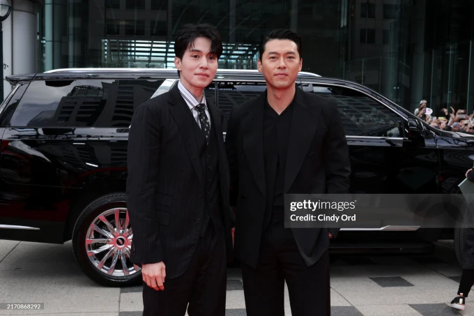 Ông chú cực phẩm Hyun Bin - Lee Dong Wook chung khung hình đại náo LHP, nhưng sao ông xã Son Ye Jin tuột dốc thế này? - Hình 2
