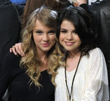 Selena Gomez bị nghi trở mặt với Taylor Swift, 2 nữ tỷ phú đã nghỉ chơi nhau? - Hình 6
