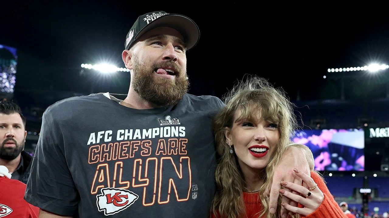 Taylor Swift tình tứ, gợi cảm bên bạn trai sau tin đồn hợp đồng chia tay - Hình 5