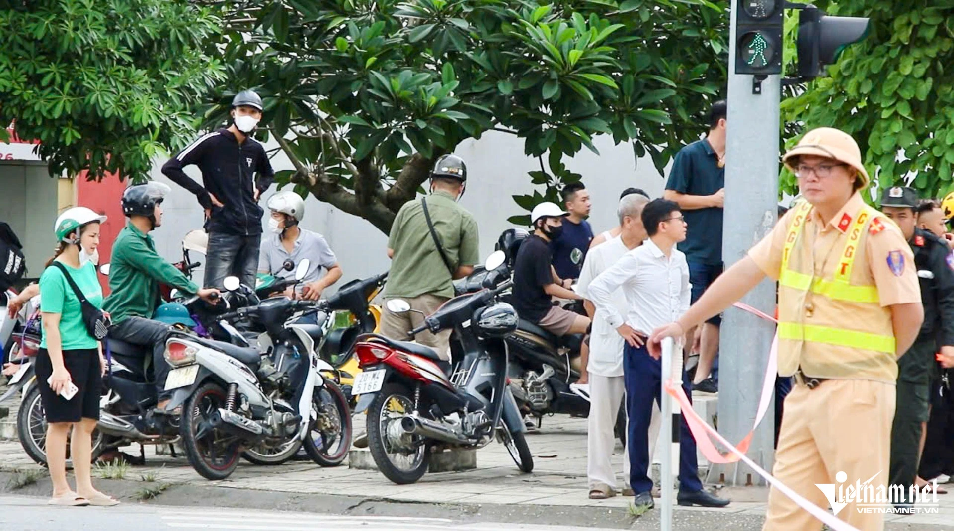 Toàn cảnh TP Thái Nguyên chìm trong biển nước, nhiều tuyến đường bị chia cắt - Hình 2