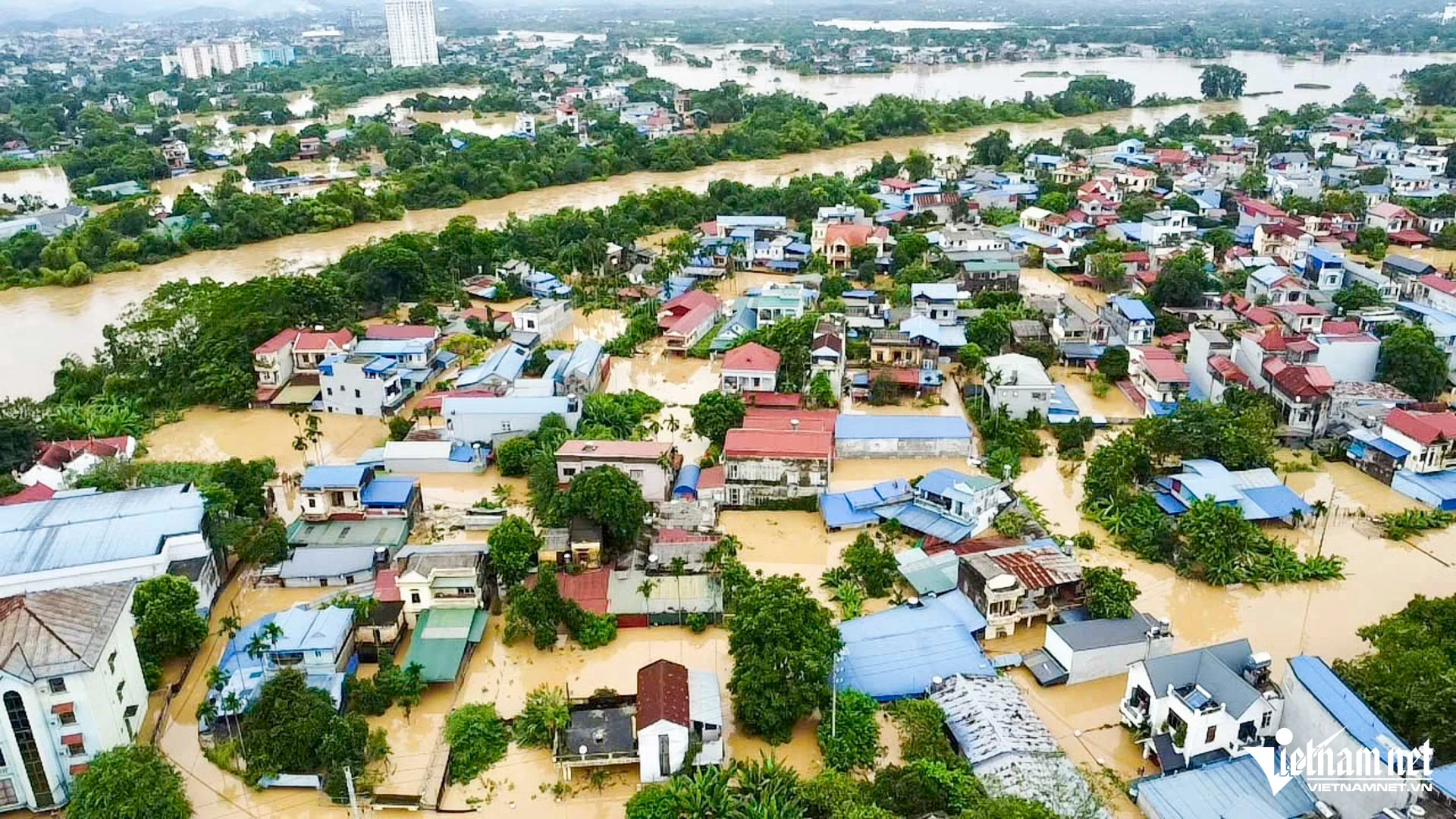 Toàn cảnh TP Thái Nguyên chìm trong biển nước, nhiều tuyến đường bị chia cắt - Hình 8