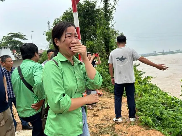 Vụ sập cầu Phong Châu: Vợ chồng tài xế mới gọi điện cho nhau, 30 phút sau thì mất liên lạc - Hình 1