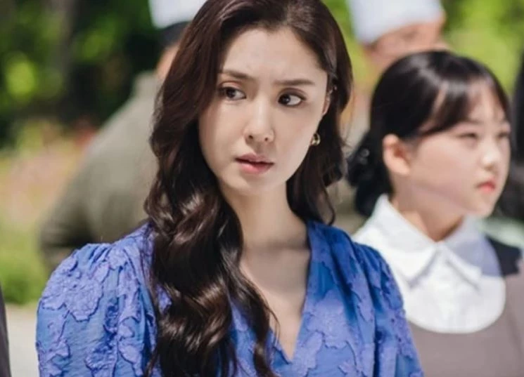 Sinh nhật mẹ chồng, lời nói của cháu gái bất ngờ hé lộ bí mật động trời khiến tôi choáng váng - Hình 1