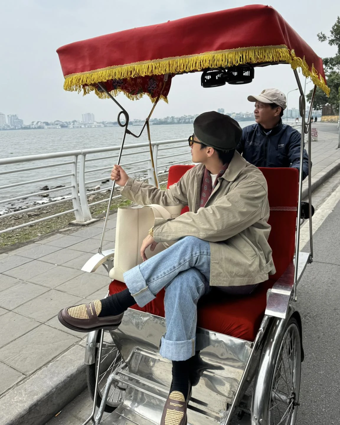 Sơn Tùng lại chiêu trò vào đêm giao thừa: Lần thứ 3 cho fan leo cây nhưng vẫn chốt 1 câu căng cực! - Hình 5