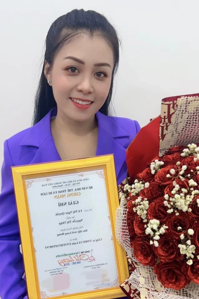 Vũ Luân ôm gái lạ giữa lúc Phương Lê kiện tụng, bị bắt tại trận liền quay xe? - Hình 6