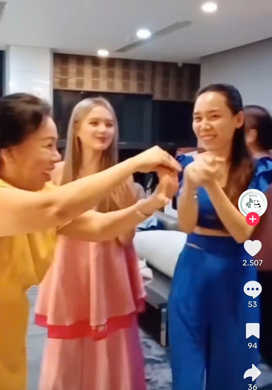 Xoài Non xuất hiện tại nhà Gil Lê đêm giao thừa, để lộ mối quan hệ qua 1 chi tiết - Hình 5
