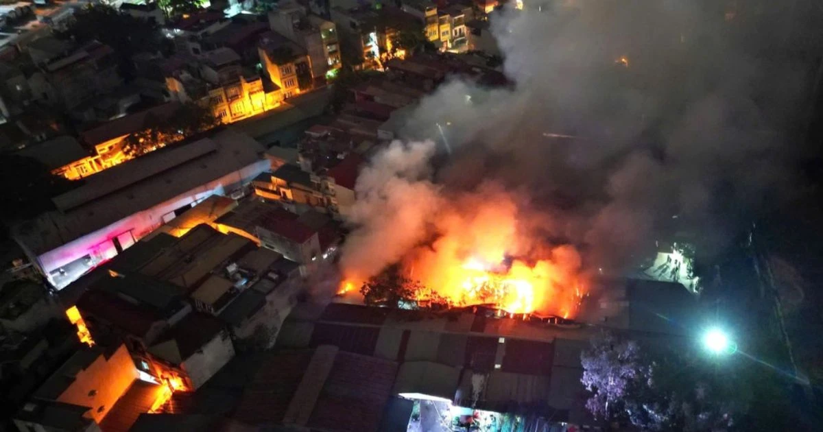 Vụ cháy Hồ Tùng Mậu - Hà Nội: Xé lòng lời kể người chứng kiến, bất lực mất trắng - Hình 7