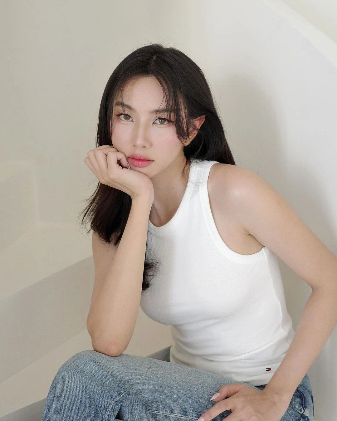 Thùy Tiên lộ biểu cảm khó chịu khi cân dưa, fan vây kín làm lộ 1 sự thật? - Hình 8