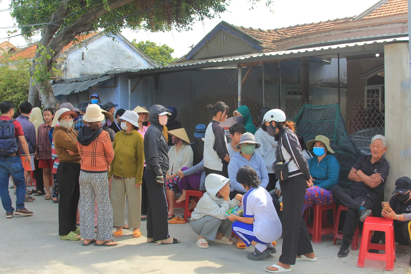 Vợ chồng giáo viên bị anh ruột ra tay vì tranh chấp đất, người thân kể lại sốc - Hình 1