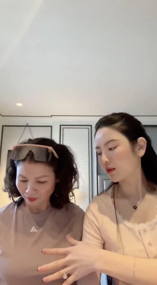 Vợ Quang Hải thẳng mặt nói mẹ chồng điêu toa, cách xưng hô gây tranh cãi - Hình 2