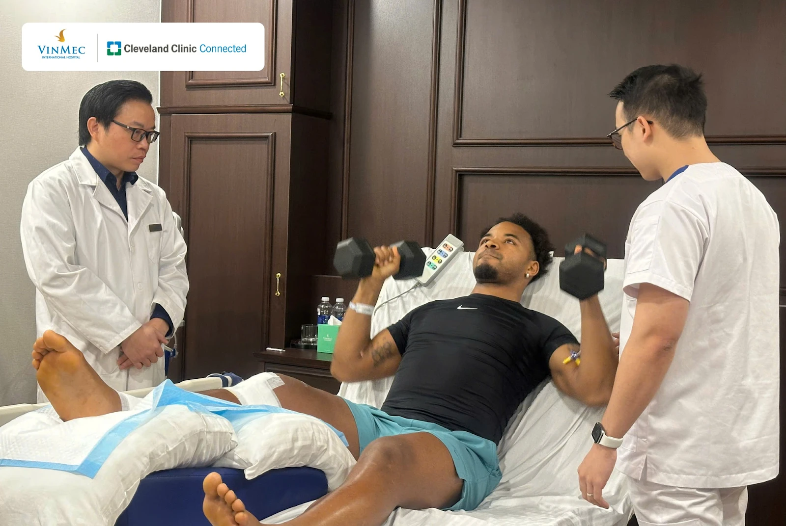 Xuân Son ẵm cúp trên giường bệnh, xúc động nói 1 câu, Thái Lan muối mặt - Hình 2