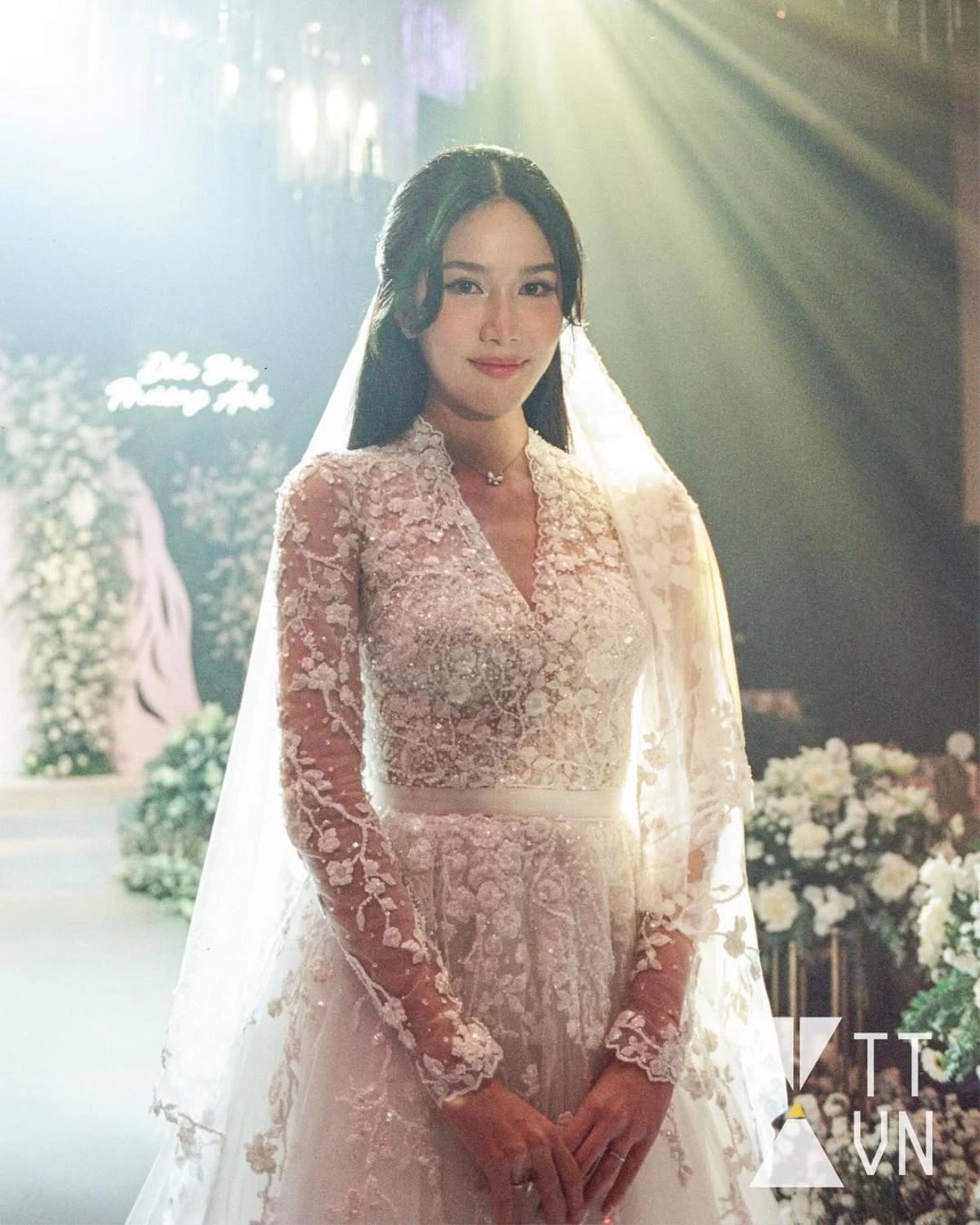 Á Hậu Phương Anh nghỉ việc, về làm dâu hào môn, cuộc sống viên mãn đủ đường - Hình 3