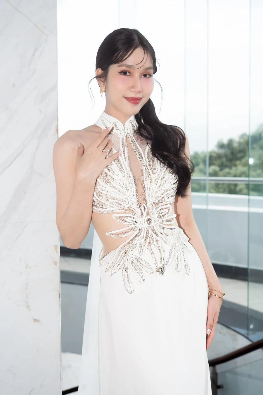 Á Hậu Phương Anh nghỉ việc, về làm dâu hào môn, cuộc sống viên mãn đủ đường - Hình 2