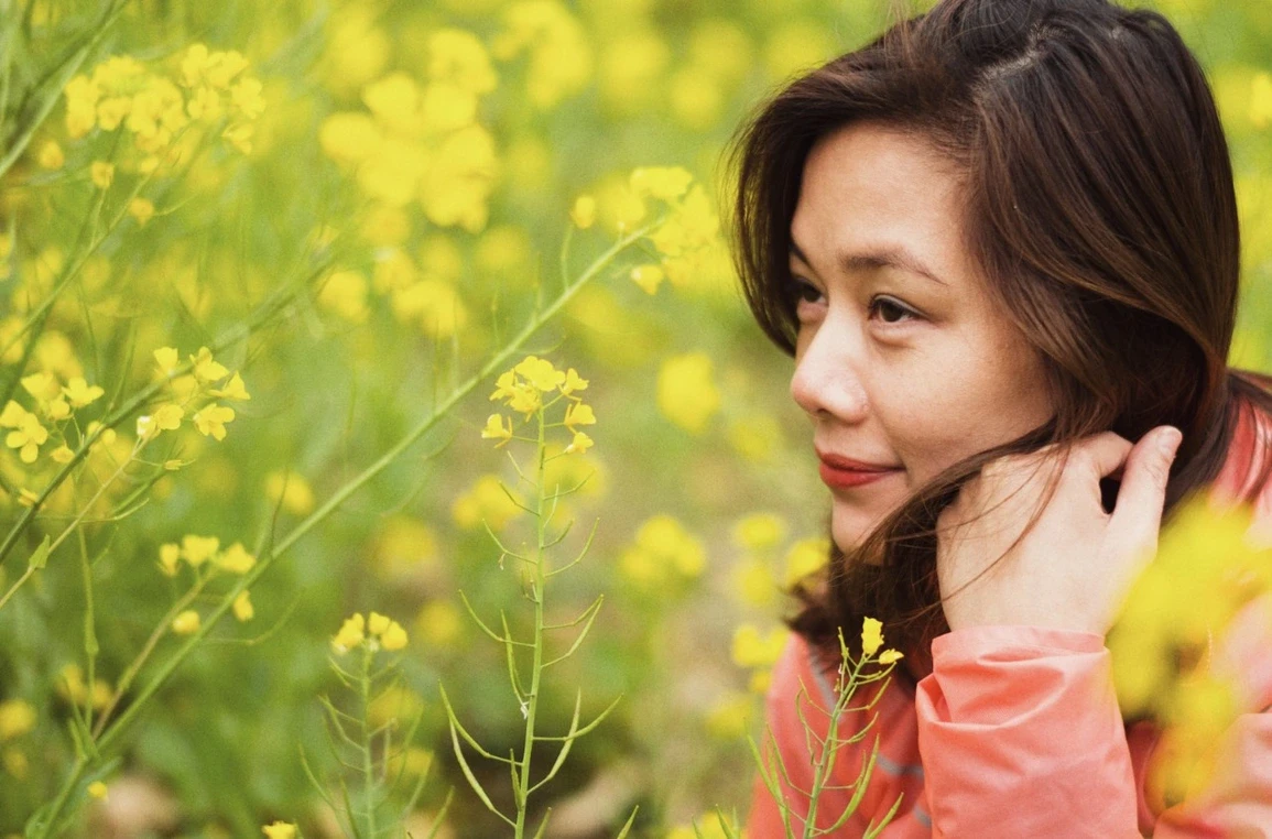 Bông Mai cựu thành viên tam ca Con gái, khóc khi ra mắt quyển sách đầu tay - Hình 6