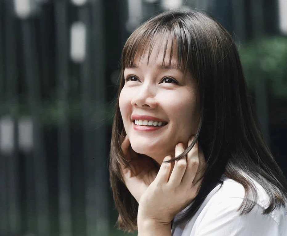 Bông Mai cựu thành viên tam ca Con gái, khóc khi ra mắt quyển sách đầu tay - Hình 8