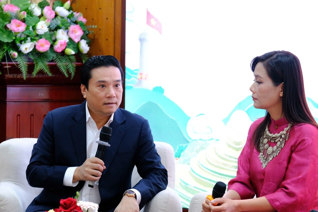 Bông Mai cựu thành viên tam ca Con gái, khóc khi ra mắt quyển sách đầu tay - Hình 10