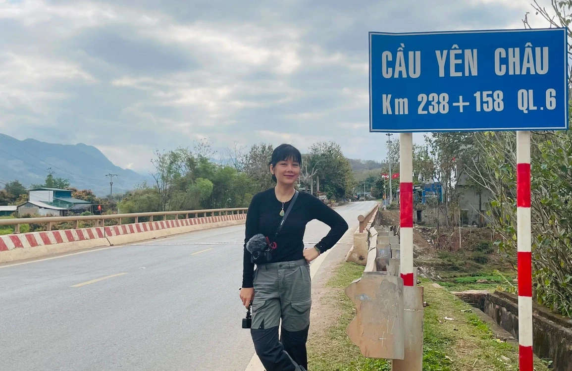 Bông Mai cựu thành viên tam ca Con gái, khóc khi ra mắt quyển sách đầu tay - Hình 3