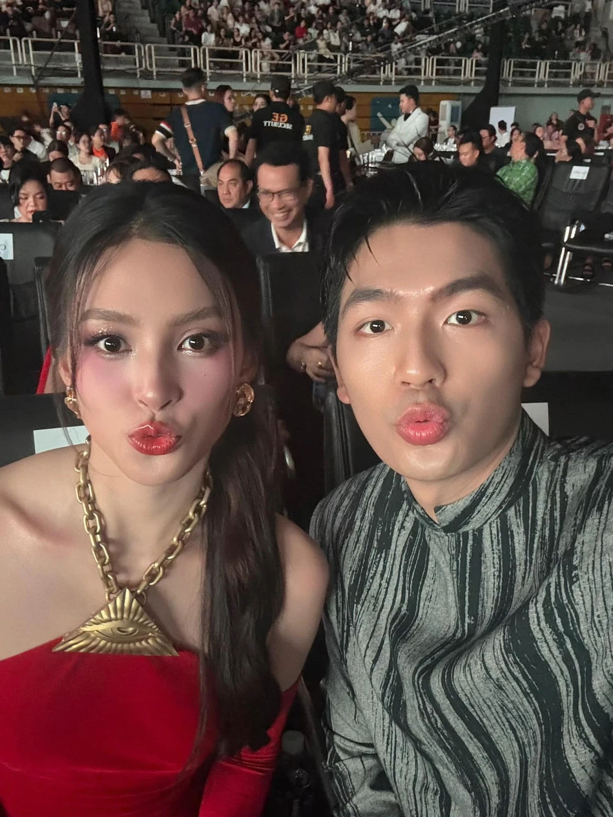 Tiểu Vy đọ sắc Thanh Thủy ở sự kiện, đánh dấu chủ quyền tình tin đồn gây sốt - Hình 5