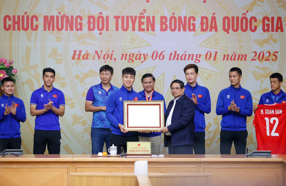 Duy Mạnh thay mặt ĐT Việt Nam đi trả lễ sau vô địch, xứng danh đội trưởng - Hình 5