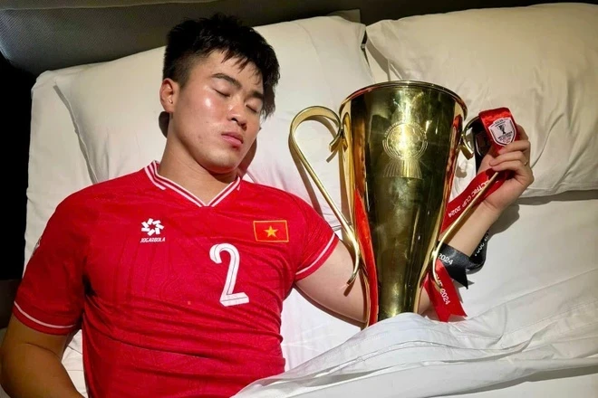 Duy Mạnh thay mặt ĐT Việt Nam đi trả lễ sau vô địch, xứng danh đội trưởng - Hình 9