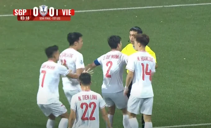 Duy Mạnh thay mặt ĐT Việt Nam đi trả lễ sau vô địch, xứng danh đội trưởng - Hình 7