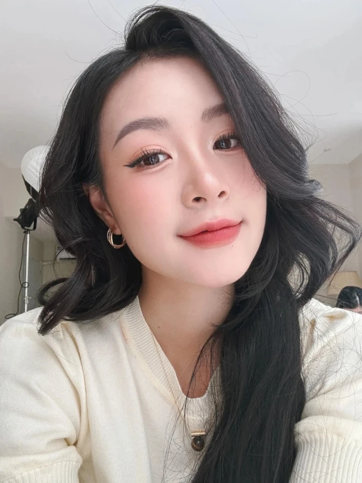 Huyền Trang nữ quân y 2K trong Không thời gian, gây sốt vì visual đời thực - Hình 6