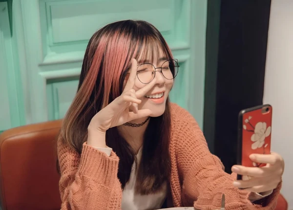 Tuổi thơ của nữ streamer triệu view Remind: Bị bỏ rơi, vùi mình vào game? - Hình 5
