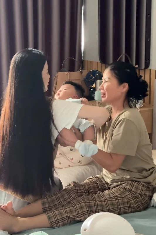 Vợ Quang Hải thuê bảo mẫu 20 triệu/tháng, bị nhắc chăm quý tử thô bạo, lớn tiếng - Hình 8