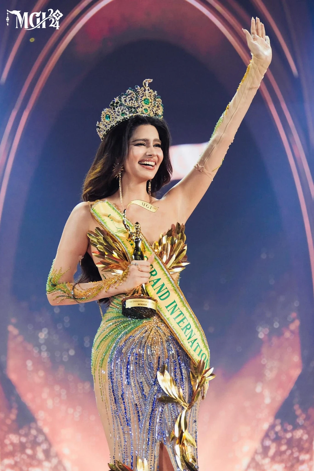 Thí sinh Miss Grand diện váy hớ hênh, lên sân khấu loạng choạng, gây nhức mắt - Hình 6