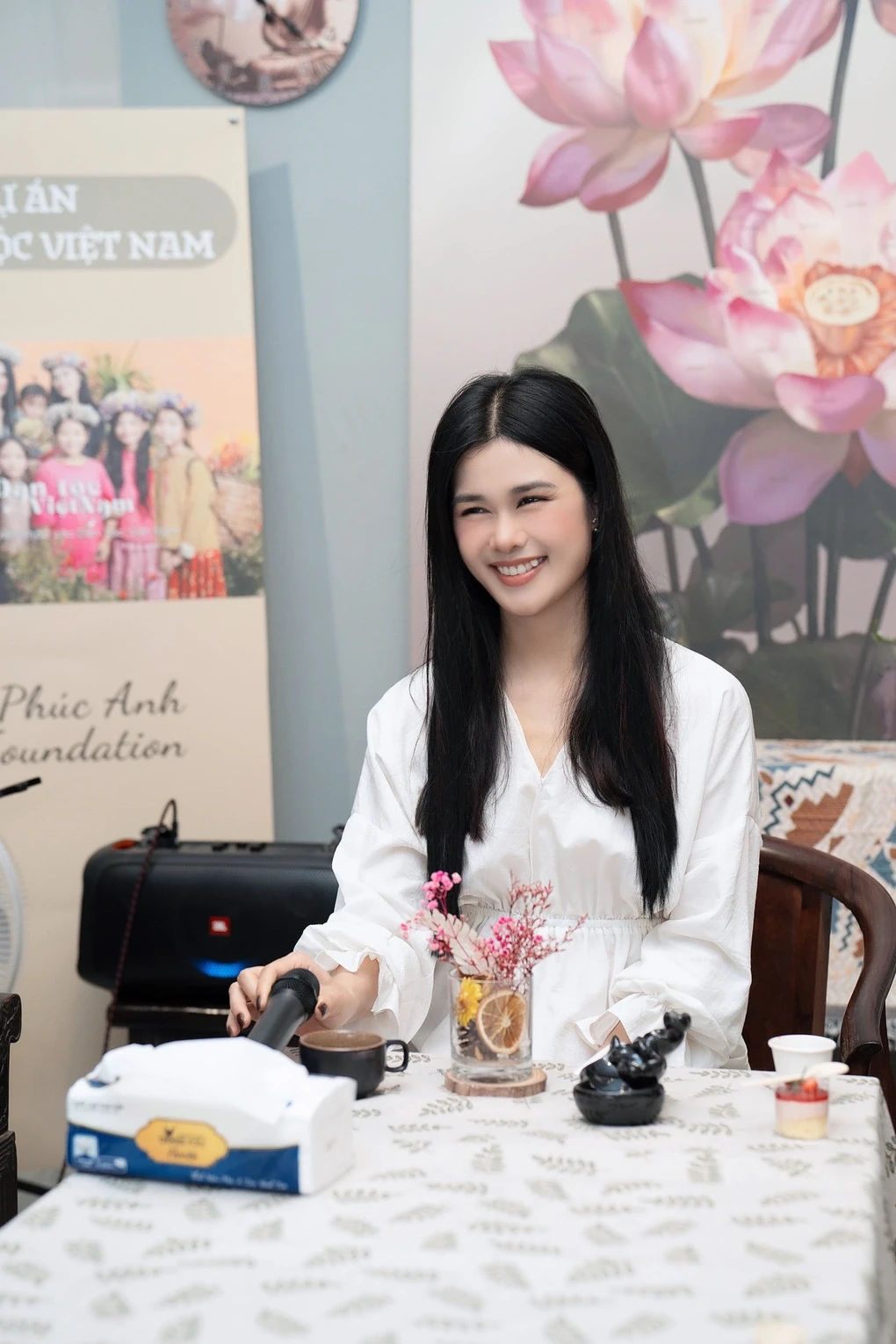 Ca sĩ Phúc Anh: 3 lần đỗ thủ khoa, cô của Đỗ Thị Hà, đi thiện nguyện xuyên Việt - Hình 8