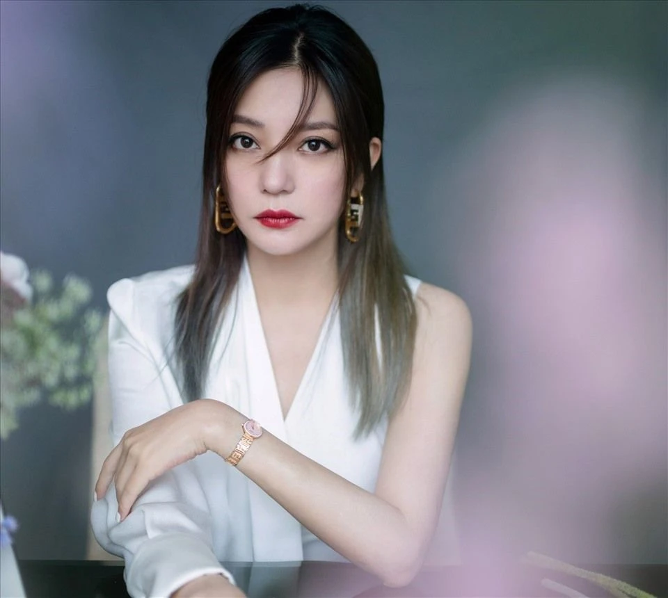 Triệu Vy phản hồi tin cầm đầu đường dây buôn người, kéo Lâm Tâm Như vào cuộc? - Hình 1