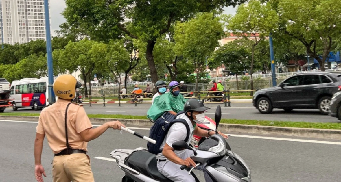Căng: vi phạm giao thông, bỏ của chạy lấy người, sẽ bị trừ lương? - Hình 1