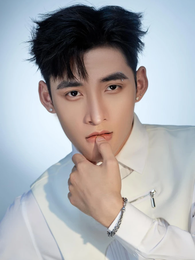 Hùng Huỳnh bất ngờ chơi ghép đôi ở phố đi bộ, liền bị gái lạ từ chối - Hình 5