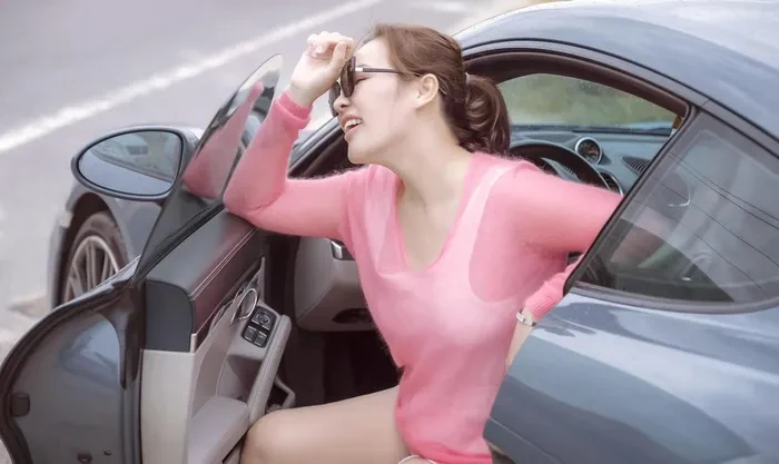 Vợ Quý Bình mới đầu năm đã nói lời ẩn ý tạm biết, ăn mặc ngày càng hở bạo - Hình 4